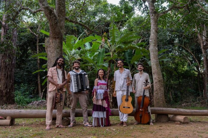 Caliandra floresce no cerrado: Show Interior emociona público em lançamento na FLONA de Paraopeba