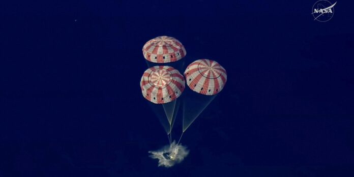 Tripulação da Artemis II volta à Terra após viagem à Lua