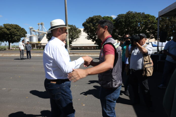 Agência Minas Gerais | Governador vistoria conclusão das obras na MGC-354, entre Presidente Olegário e Patos de Minas