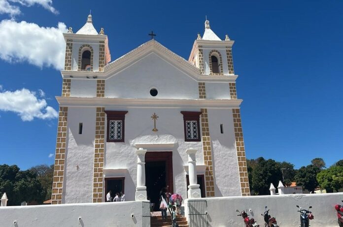 MPMG entrega igreja mais antiga de Minas Gerais após restauração