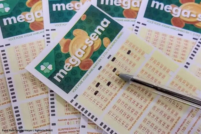 Mega-Sena de 30 anos dobra e vai pagar R$ 300 milhões; veja o que dá para comprar com o prêmio