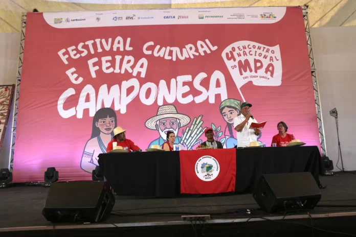 Mesa de análise de conjuntura reuniu representantes do MPA, MST e MTST nesta segunda-feira (11).