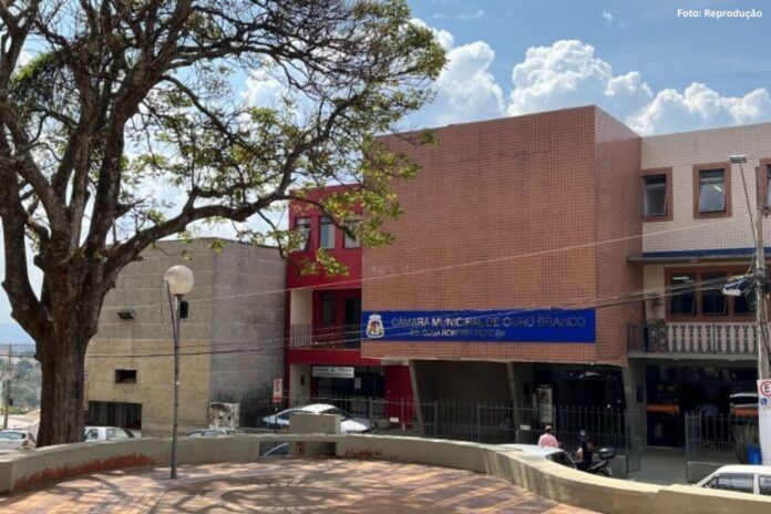 Câmara de Ouro Branco aprova moção de repúdio após declarações machistas de pastor