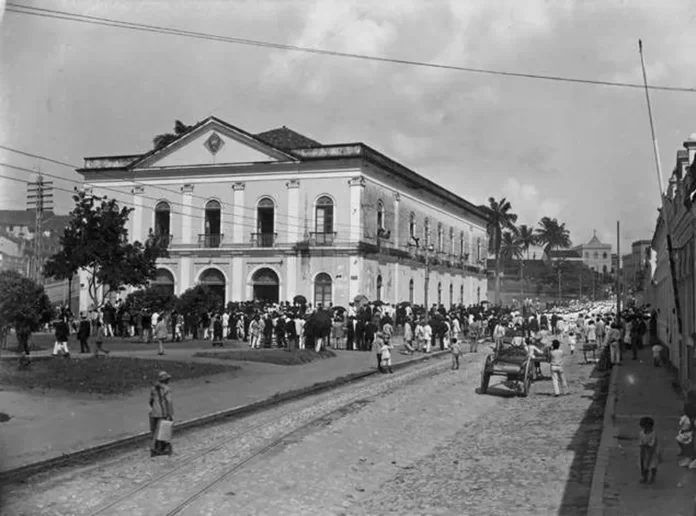 https://memorialvirtual.tjpb.jus.br/por-onde-andou-o-tjpb/1891-tesouro-nacional-e-comando-da-pm/