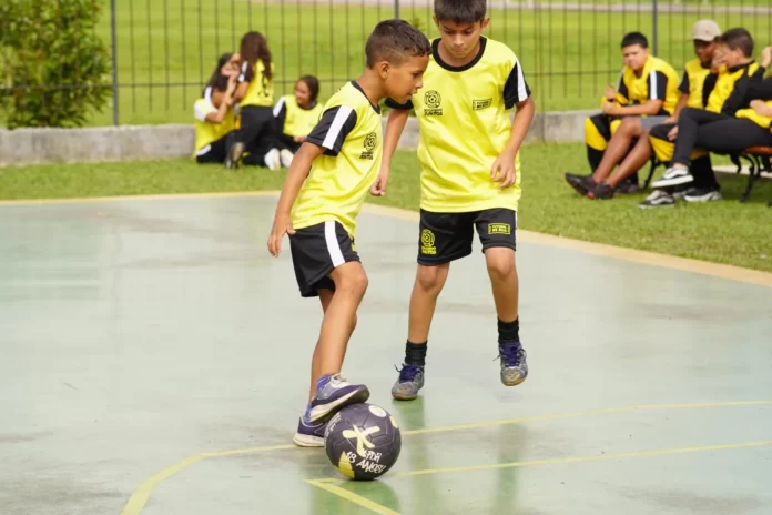 Jogando bola