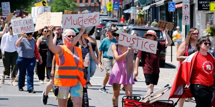 ICE suspende abordagens em carros após morte de imigrante no Maine