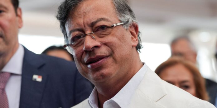 Na Colômbia, Petro proíbe posse de novo presidente em base militar