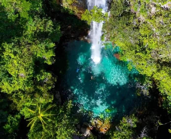 Cachoeira Santa Bárbara é destino paradisíaco na Chapada dos Veadeiros (GO)