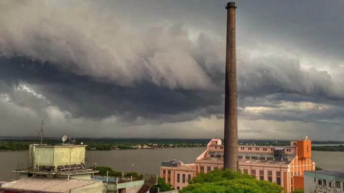 Temporal se aproximando de Porto Alegre