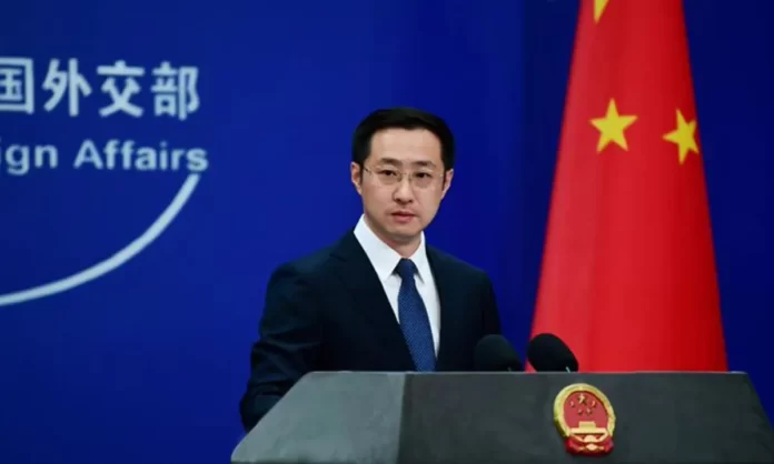 Porta-voz do Ministério das Relações Exteriores da China, Lin Jian, durante conferência de imprensa em Pequim.