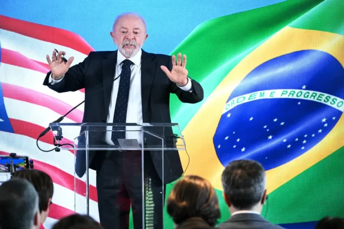 O presidente do Brasil, Luiz Inácio Lula da Silva, durante coletiva de imprensa na Embaixada do Brasil após seu encontro na Casa Branca com o presidente dos EUA, Donald Trump, em Washington, DC, em 7 de maio de 2026