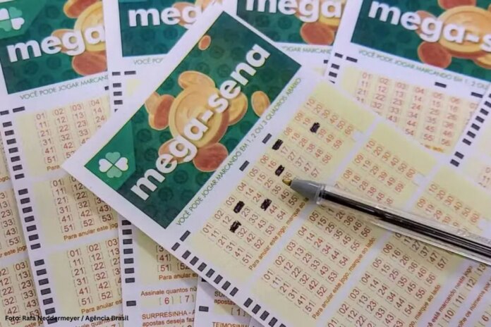 Mega-Sena de 30 anos dobra e vai pagar R$ 300 milhões; veja o que dá para comprar com o prêmio