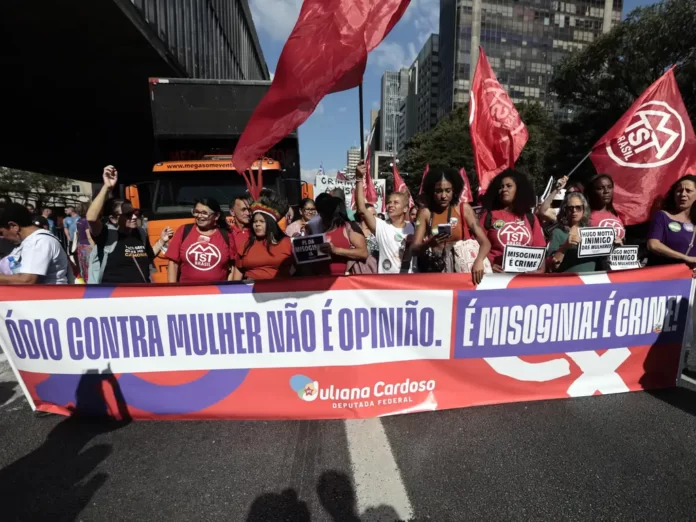 São Paulo (SP), 25/04/2026 - Manifestantes participam do ato Brasil sem Misoginia, no MASP na avenida Paulista. Foto: Paulo Pinto/Agencia Brasil