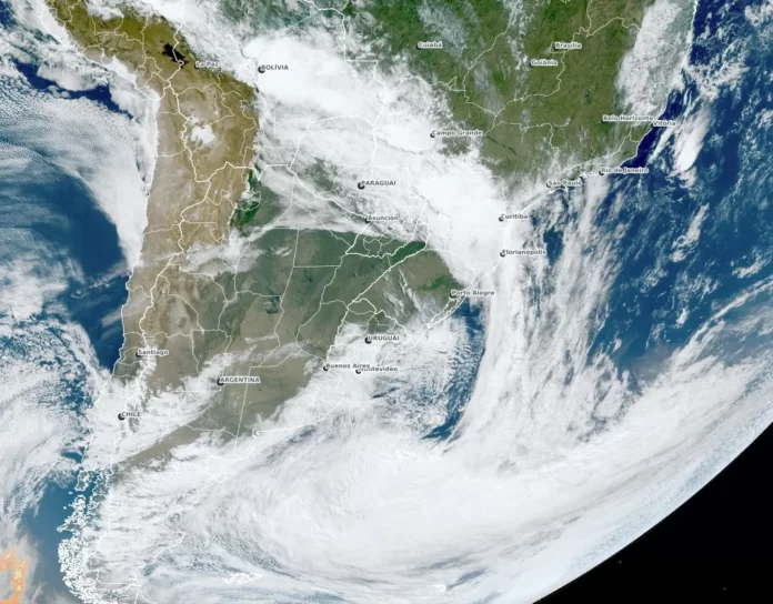 Termo, conhecido por meteorologistas como ciclogênese explosiva, recebe esse nome pela velocidade em que se intensifica – Imagem ilustrativa: Dsat – CPTEC