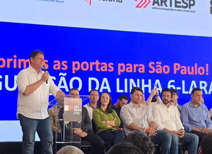 Linha Laranja do Metrô de SP é inaugurada por Tarcísio no limite do calendário eleitoral, com operação parcial e sem integração