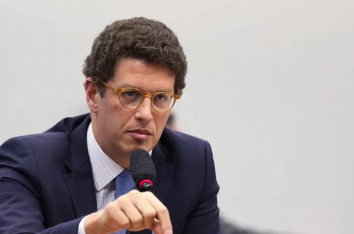 Após meses tentando provar relevância sem Bolsonaro, Salles desiste de candidatura ao Senado