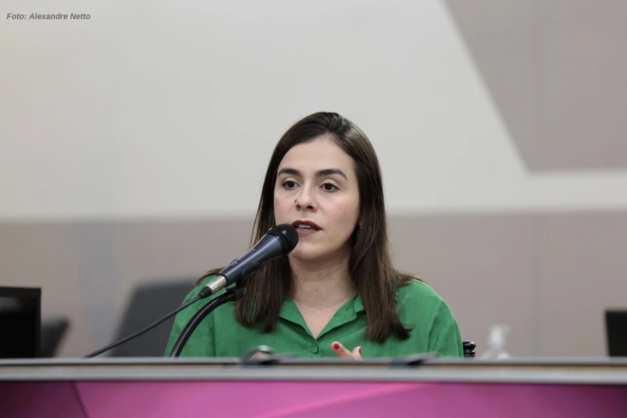 Deputada Lohanna recebe novas ameaças de morte e estupro; PF apreende celular de suspeito