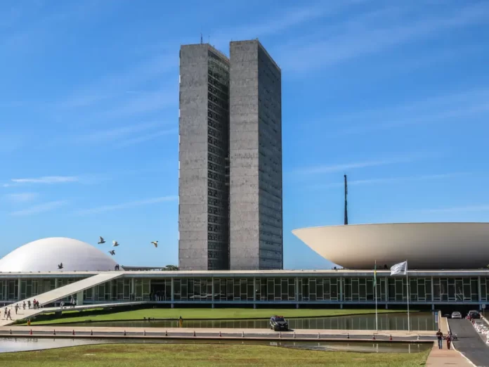 Emendas do Congresso podem consumir 1 a cada 5 reais do orçamento discricionário do governo federal em 2027