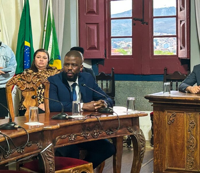 "No lugar errado, na hora errada, com a cor errada": vereador faz apelo por proteção à juventude negra após duplo homicídio em Mariana