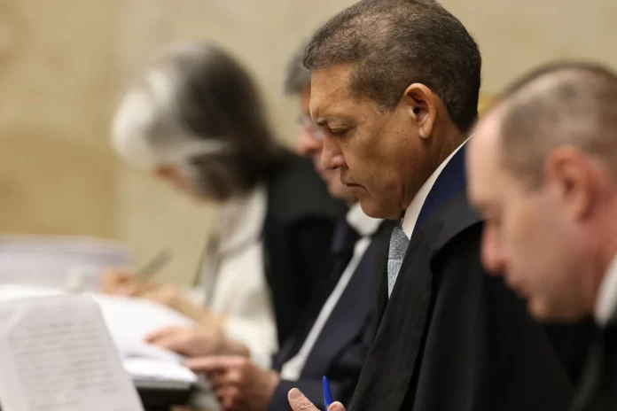 Nunes Marques e Toffoli se afastam de julgamento sobre Moraes e Vorcaro no STF: ‘Preservação da Corte’