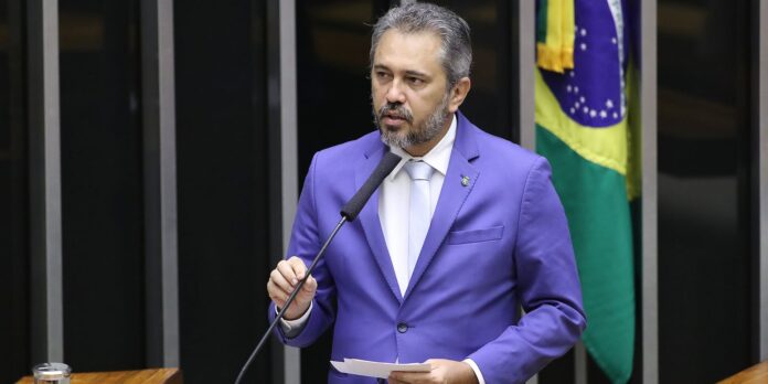 Elmano de Freitas é reeleito governador do Ceará