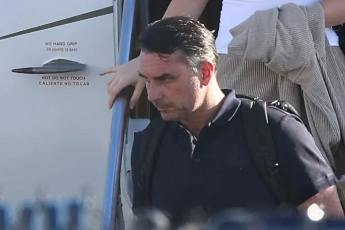 Fuga de Flávio Bolsonaro é uma traição aos seus mais de 59 milhões de eleitores, diz cientista político