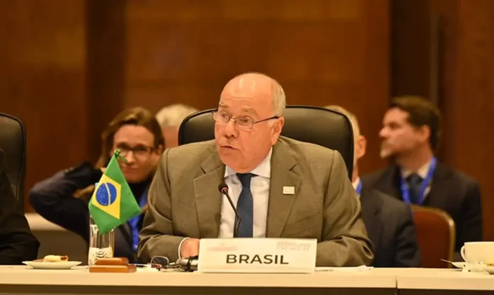 Fuga de Flávio Bolsonaro é ‘discussão incontornável’ nos debates do G20, afirma analista internacional
