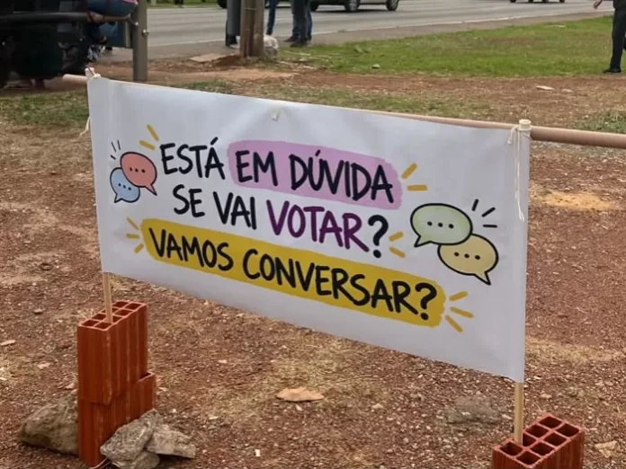 Iniciativas em espaços públicos no DF estimulam voto consciente no 2º turno