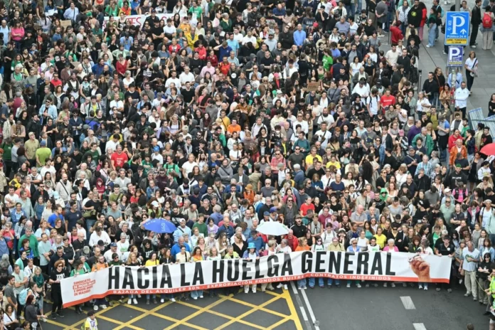 Milhares protestam contra crise habitacional em 50 cidades da Espanha após Congresso rejeitar medidas