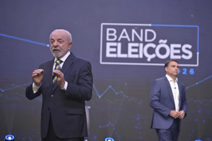 ‘Vamos ver se ele tem coragem de abrir a vida secreta dele’, diz Lula ao cobrar abertura de sigilo de Flávio Bolsonaro